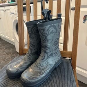 Swirl Pattern Gray Rain Boots